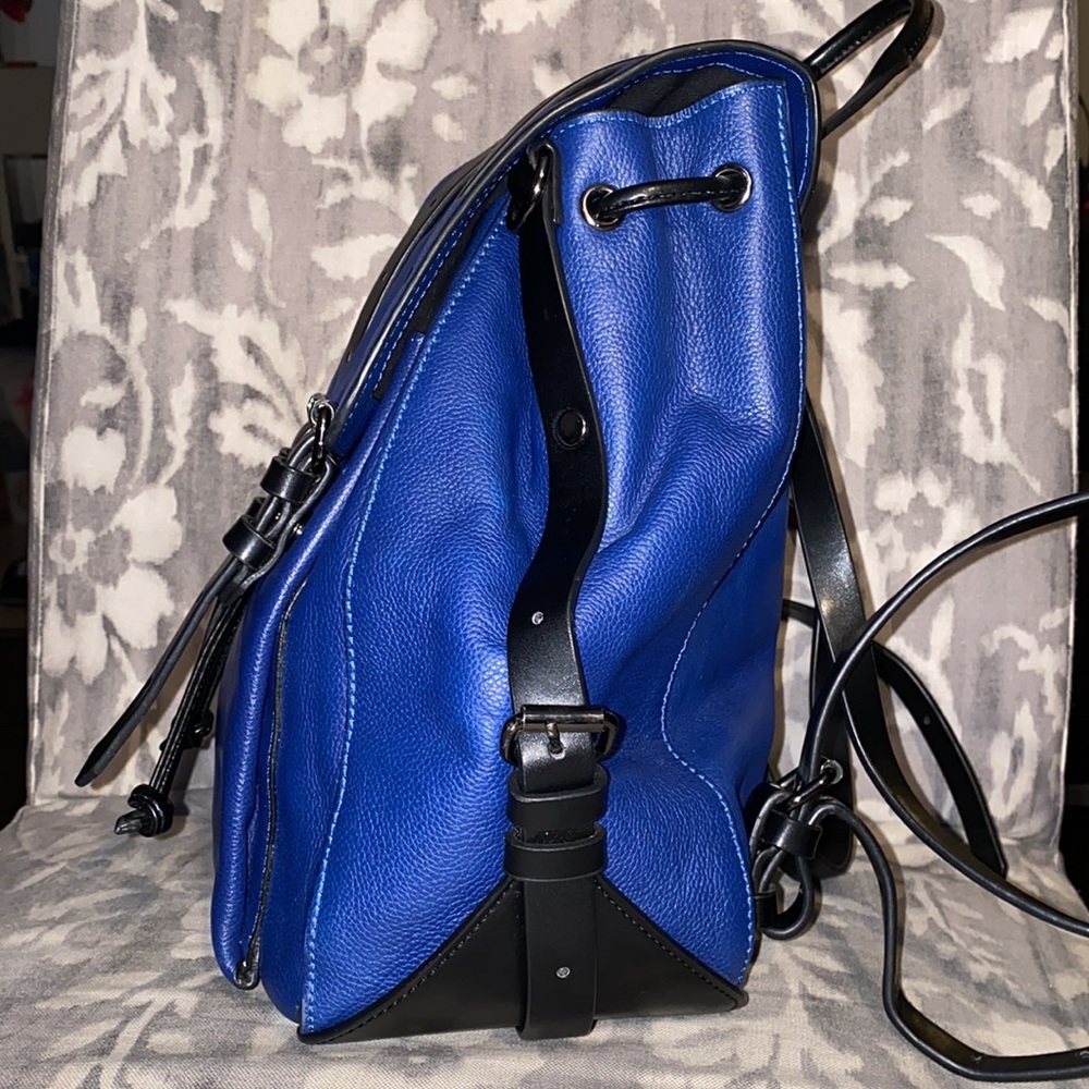 ✨SOLD✨BCBG MAXAZRIA Blie/Black Leather Flap Backpack - Picture 5 of 15